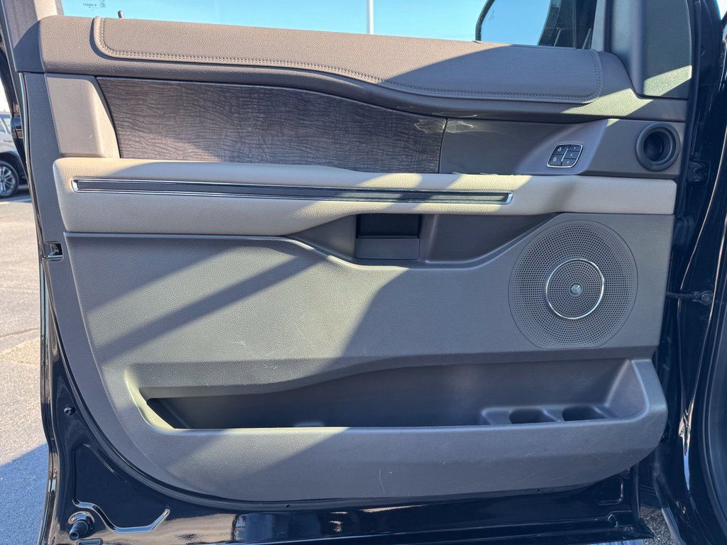 Used 2019 Ford Expedition Limited w/ Equipment Group 302A RWD image 14