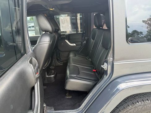 Used 2017 Jeep Wrangler Unlimited Rubicon image 33