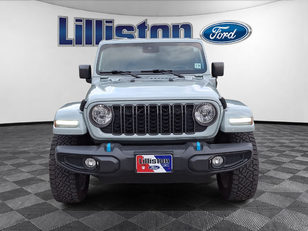 Used 2024 Jeep Wrangler Unlimited w/ Convenience Group AWD/4WD image 2