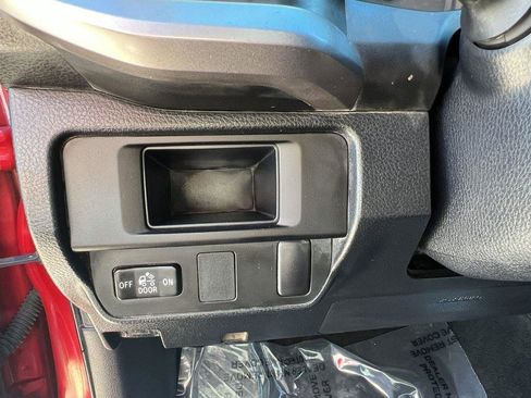 Used 2016 Toyota Tacoma SR5 image 17