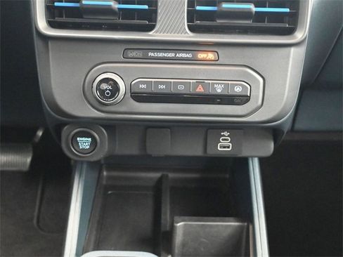 Used 2025 Ford Maverick Lobo image 18