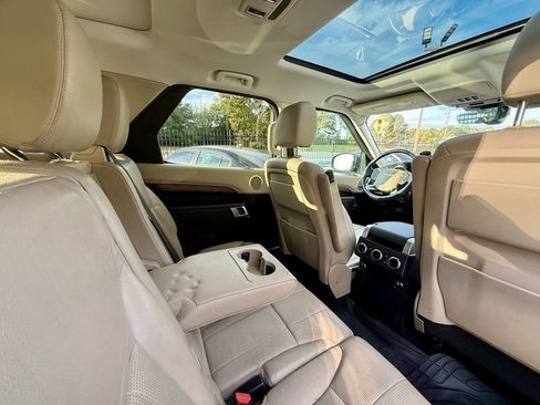 Used 2017 Land Rover Discovery HSE image 28