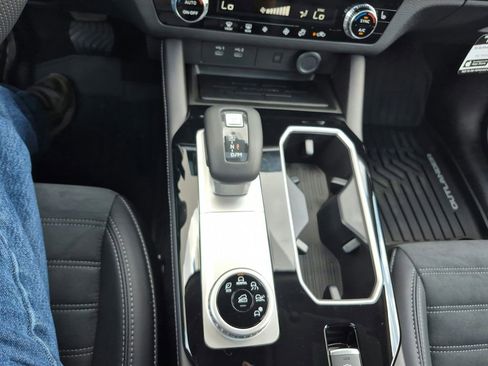 New 2025 Mitsubishi Outlander SE image 34