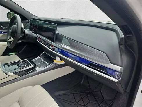 Used 2025 BMW 760i xDrive w/ Executive Package AWD/4WD image 20