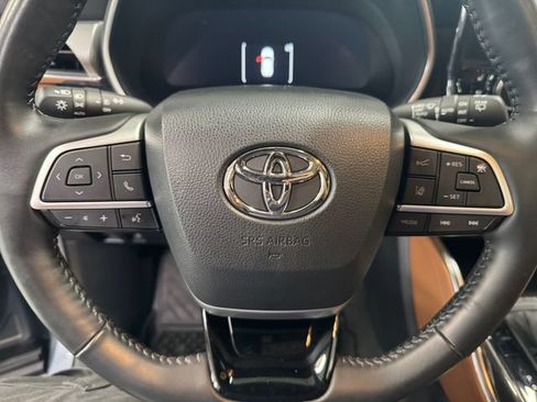 Used 2023 Toyota Highlander Platinum FWD image 19