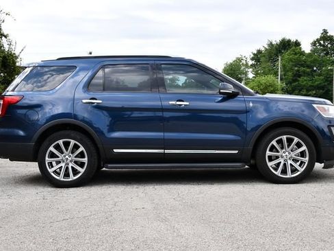 Used 2017 Ford Explorer Limited w/ Equipment Group 301A AWD/4WD image 8