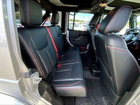 Used 2018 Jeep Wrangler Unlimited Rubicon image 18