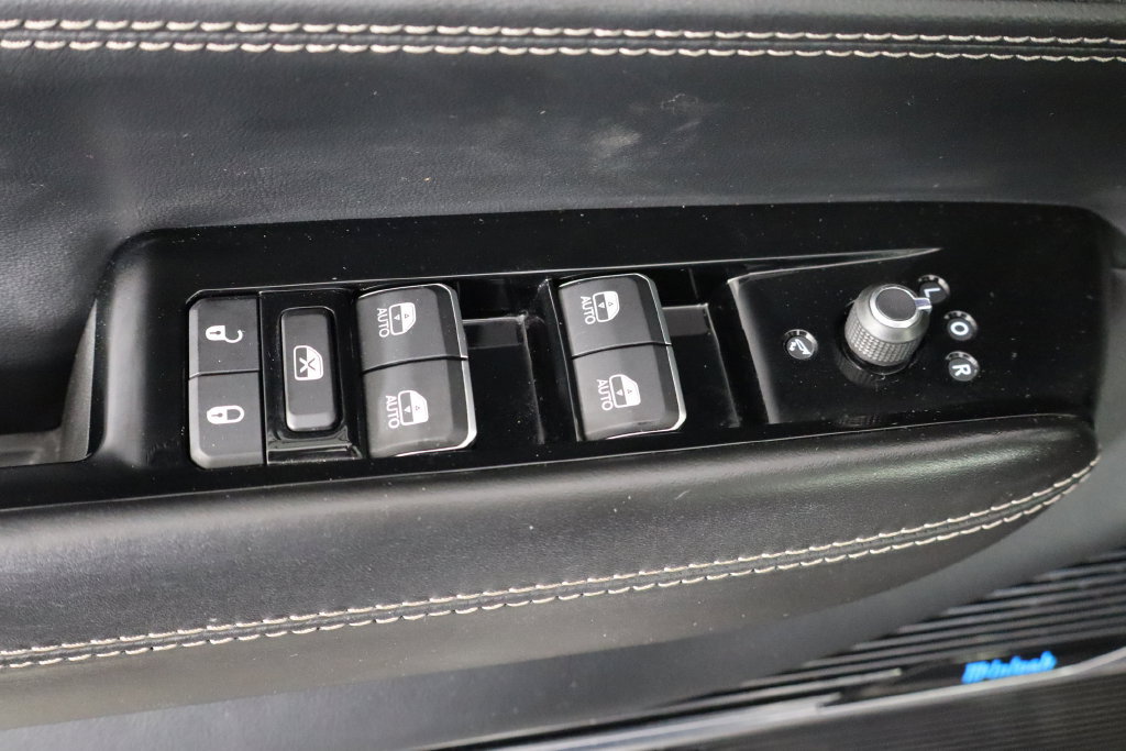 Used 2023 Jeep Grand Wagoneer L Series II w/ Premium Group II AWD/4WD image 22