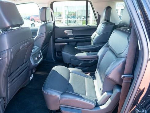 Used 2025 Ford Expedition Max Platinum AWD/4WD image 31