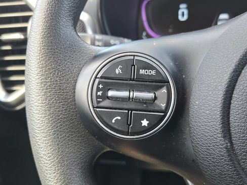 Certified 2025 Kia Soul LX w/ LX Technology Package FWD image 20