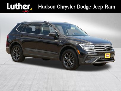 Used 2022 Volkswagen Tiguan SE w/ Panoramic Sunroof Package