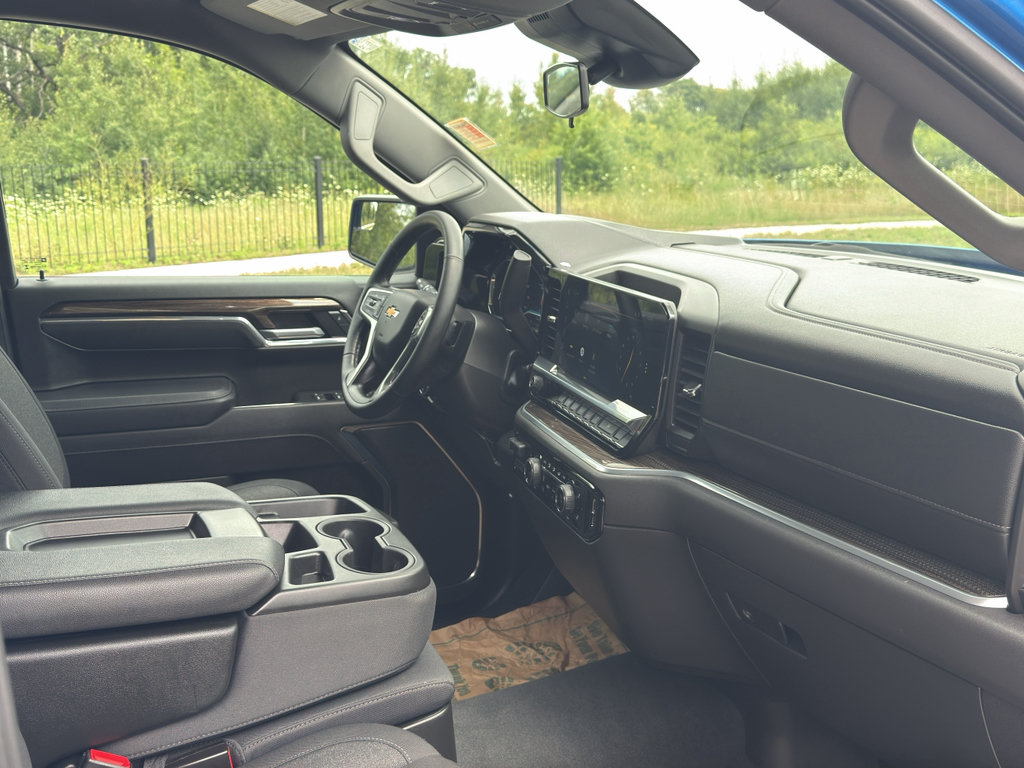 Used 2025 Chevrolet Silverado 1500 LT AWD/4WD image 27