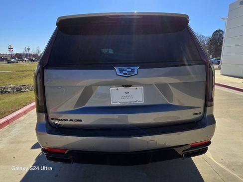 Used 2023 Cadillac Escalade Sport image 4
