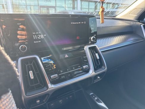 Used 2023 Kia Sorento EX image 27