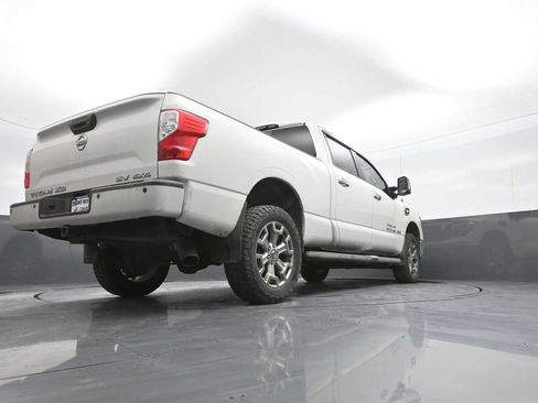 Used 2018 Nissan Titan SV w/ SV Convenience Package image 42