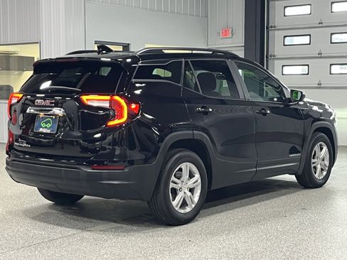 Used 2022 GMC Terrain SLE w/ Driver Convenience Package image 4