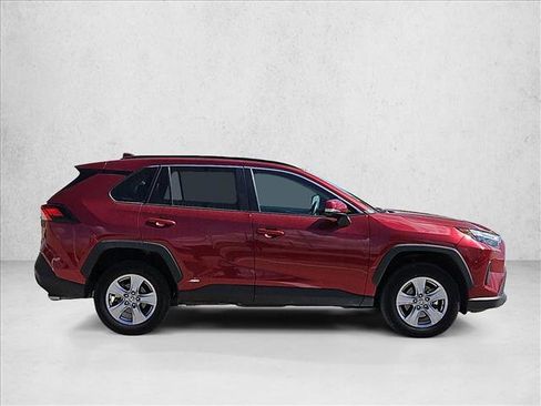 Used 2025 Toyota RAV4 XLE AWD/4WD image 4
