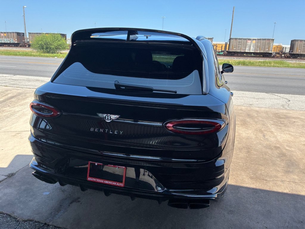 Used 2021 Bentley Bentayga AWD/4WD image 22
