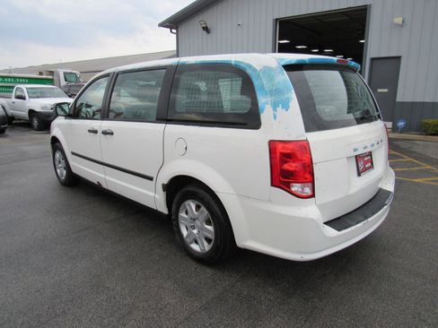 Used 2011 Dodge Grand Caravan image 4