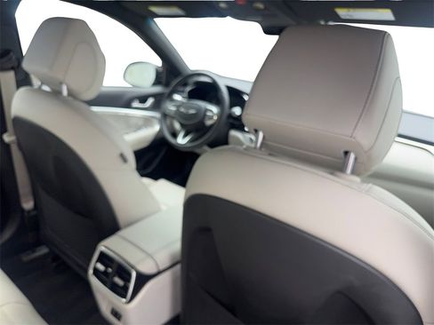 Used 2025 Genesis G70 2.5T image 41