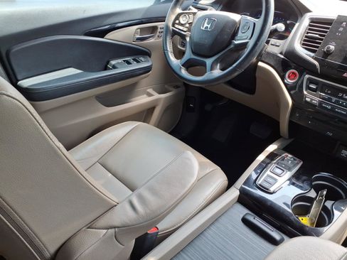 Used 2022 Honda Pilot Touring image 16