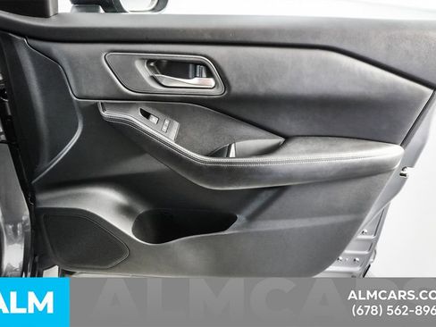 Used 2024 Nissan Rogue SV image 42