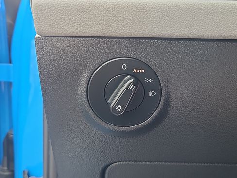 Certified 2024 Volkswagen Taos SE AWD/4WD image 11