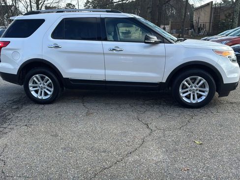 Used 2014 Ford Explorer XLT w/ Equipment Group 202A image 4