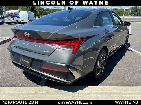 Used 2024 Hyundai Elantra Limited FWD image 12