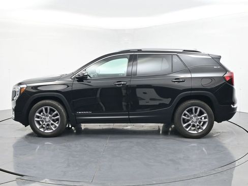 Certified 2024 GMC Terrain SLT w/ Infotainment Package II image 3