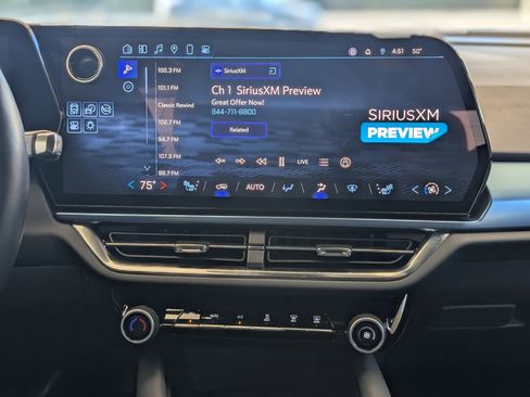 Used 2025 Chevrolet Equinox EV LT w/ Convenience Package image 26