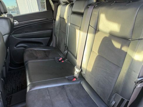 Used 2021 Jeep Grand Cherokee Laredo X image 4