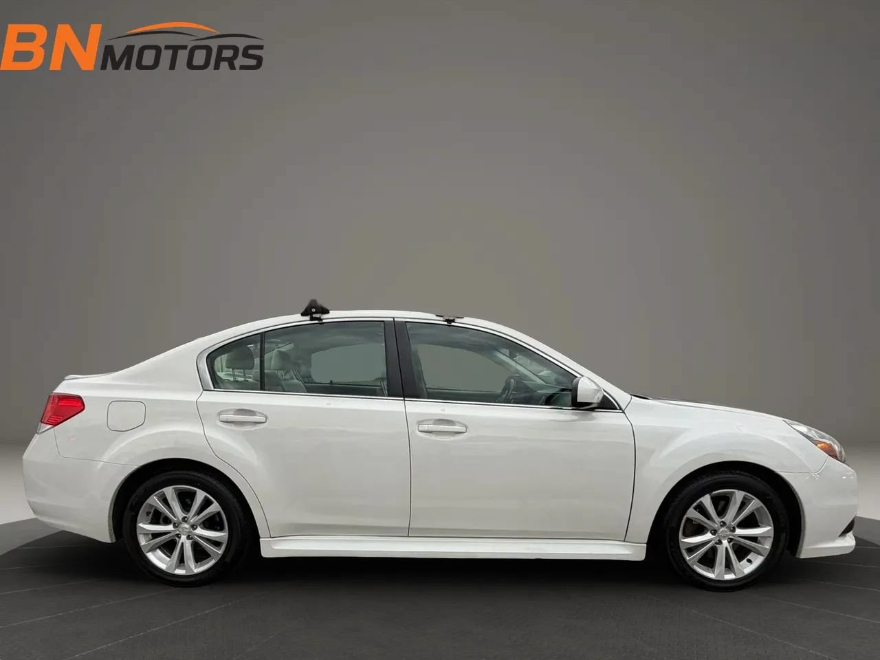 Used 2013 Subaru Legacy 3.6R Limited AWD/4WD image 5