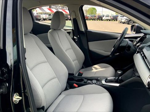Certified 2020 Toyota Yaris LE image 8