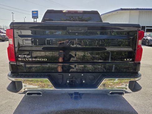 Certified 2023 Chevrolet Silverado 1500 LTZ w/ Technology Package AWD/4WD image 4