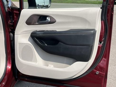 Used 2023 Chrysler Voyager LX FWD image 20
