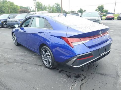 Certified 2025 Hyundai Elantra Limited FWD image 3