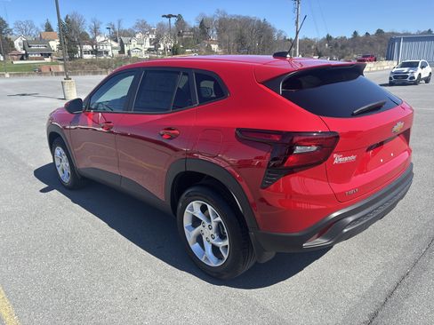 New 2026 Chevrolet Trax LS w/ LS Convenience Package image 6