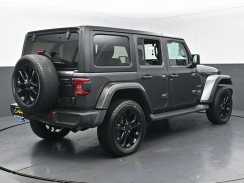 Used 2022 Jeep Wrangler Unlimited Sahara w/ Cold Weather Group image 5