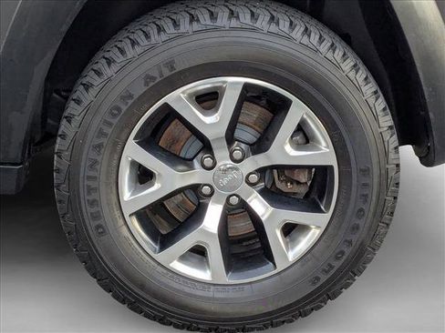 Used 2015 Jeep Cherokee Trailhawk w/ Comfort/Convenience Group image 24