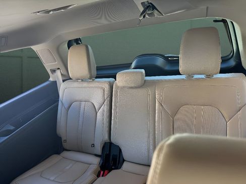 Used 2024 Ford Expedition Limited image 19