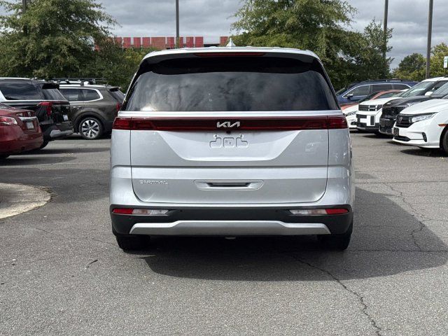 Used 2023 Kia Carnival LX FWD image 3
