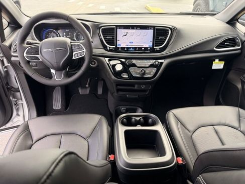 New 2026 Chrysler Pacifica Select image 16