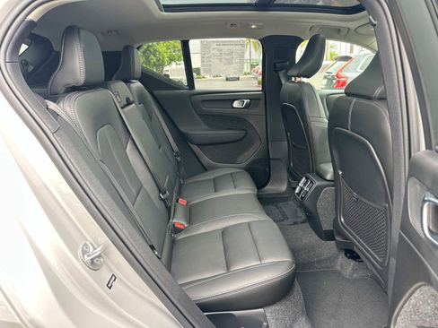 Certified 2024 Volvo XC40 B5 Ultimate w/ Climate Package image 23