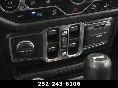 Used 2024 Jeep Wrangler Unlimited w/ Convenience Group AWD/4WD image 14