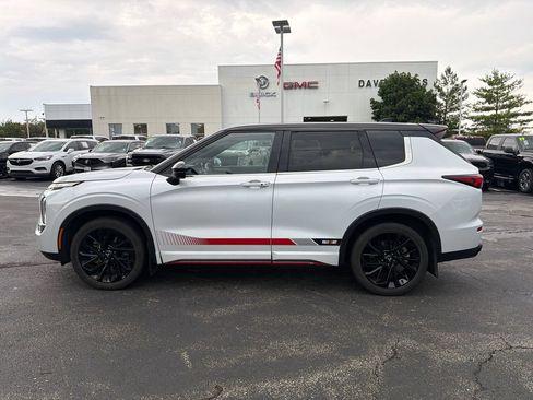 Used 2024 Mitsubishi Outlander AWD image 9