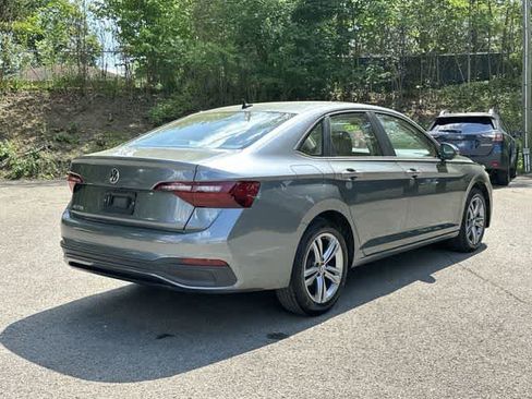 Used 2024 Volkswagen Jetta SE FWD image 24