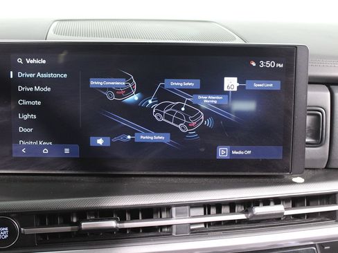 Used 2025 Hyundai Santa Fe SEL FWD image 18