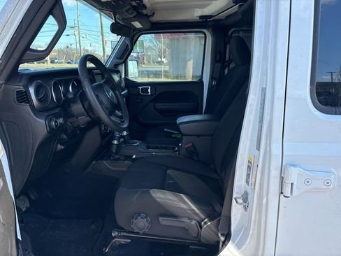 Used 2022 Jeep Wrangler Unlimited Sport image 16