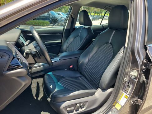 Used 2020 Toyota Camry SE FWD image 16